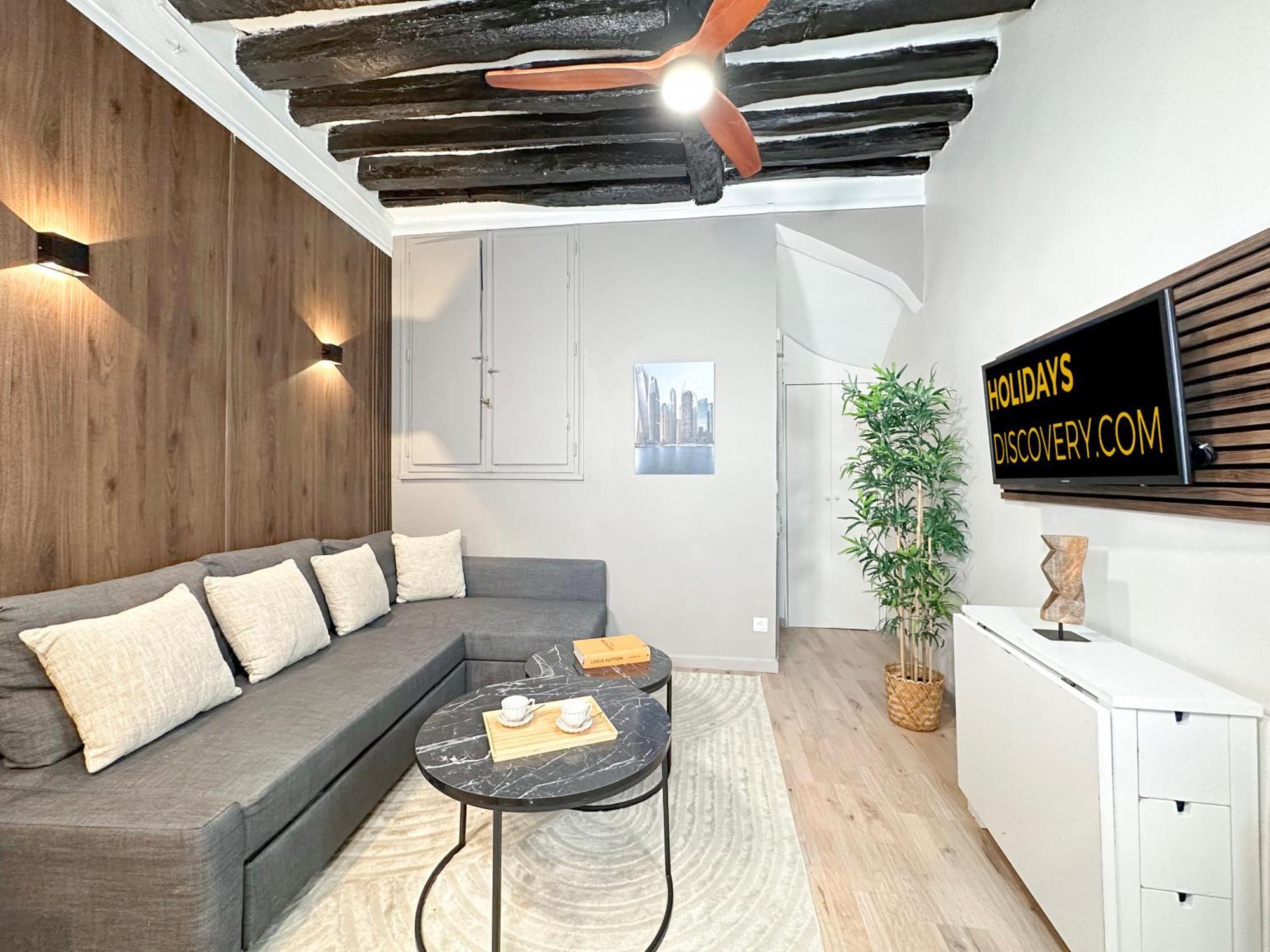 Chic Louvre Apartment Paris Exterior photo