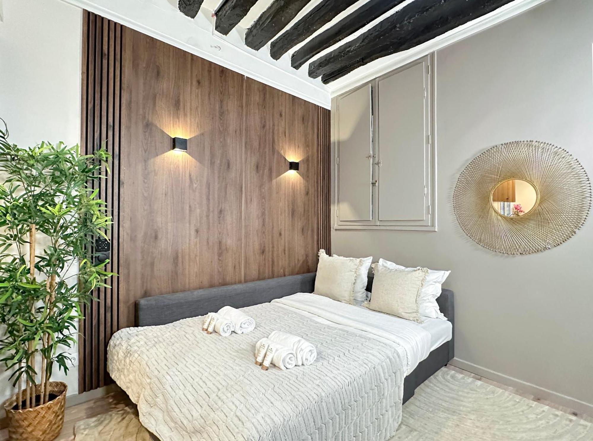 Chic Louvre Apartment Paris Exterior photo