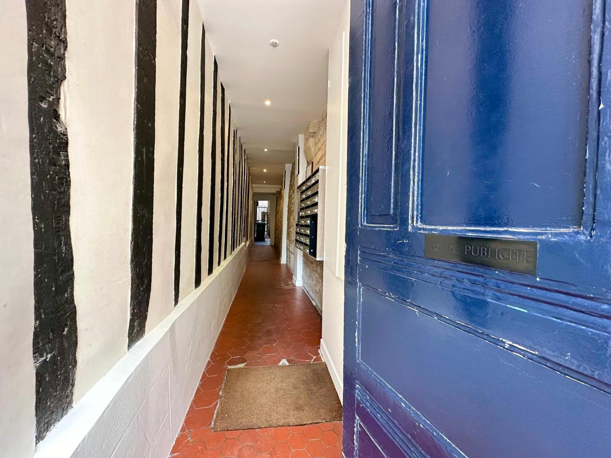 Chic Louvre Apartment Paris Exterior photo